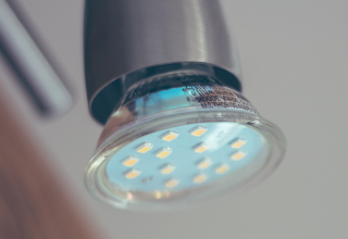 Comment changer une ampoule LED intégrée ?